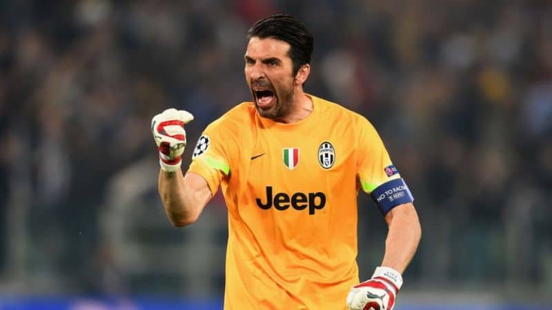 Gianluigi Buffon - Người hùng không tuổi