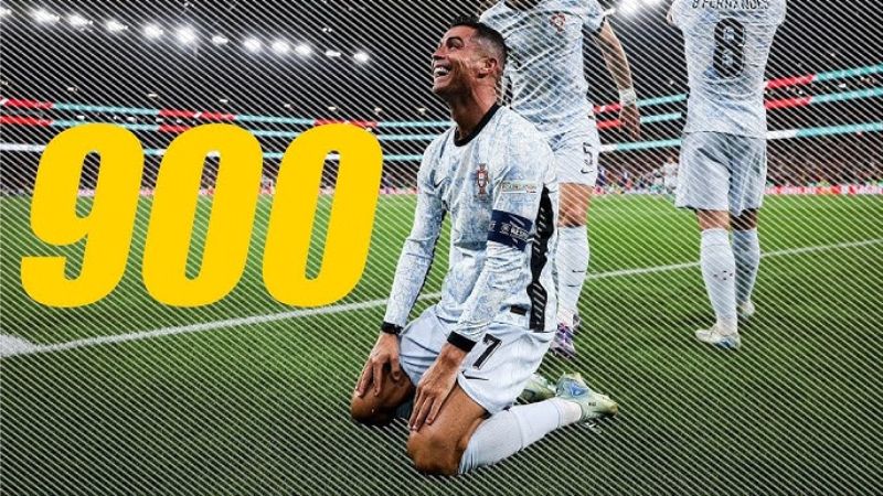 Ronaldo với quả thứ 900 của mình